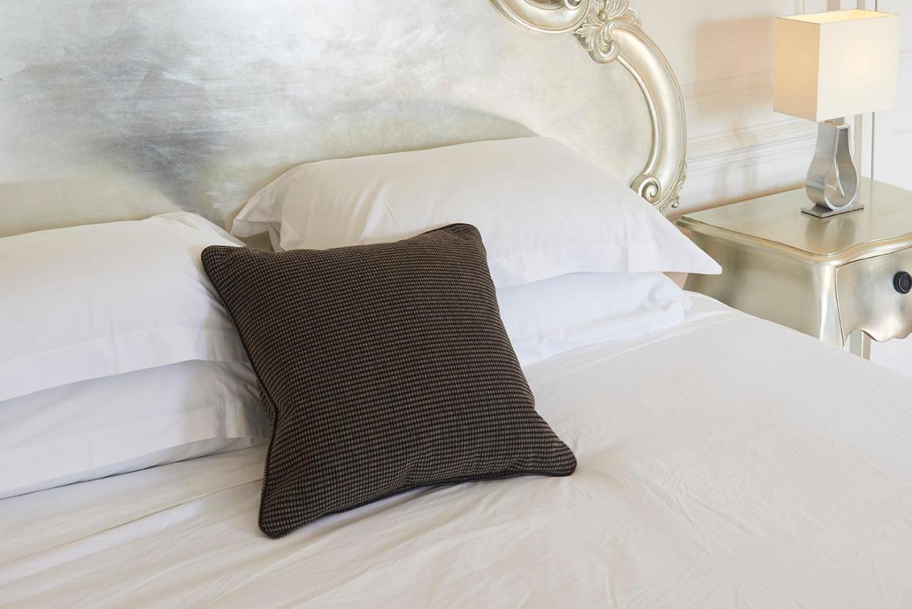 The Bell Inn Hotel Horndon-on-the-Hill Ngoại thất bức ảnh