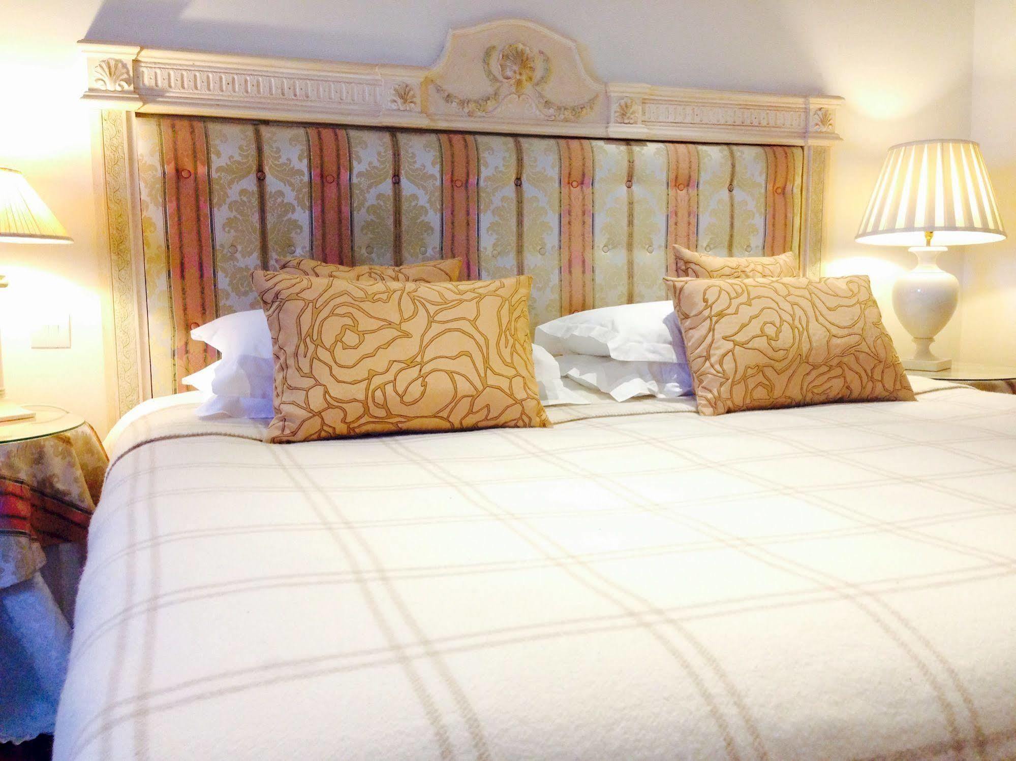 The Bell Inn Hotel Horndon-on-the-Hill Ngoại thất bức ảnh